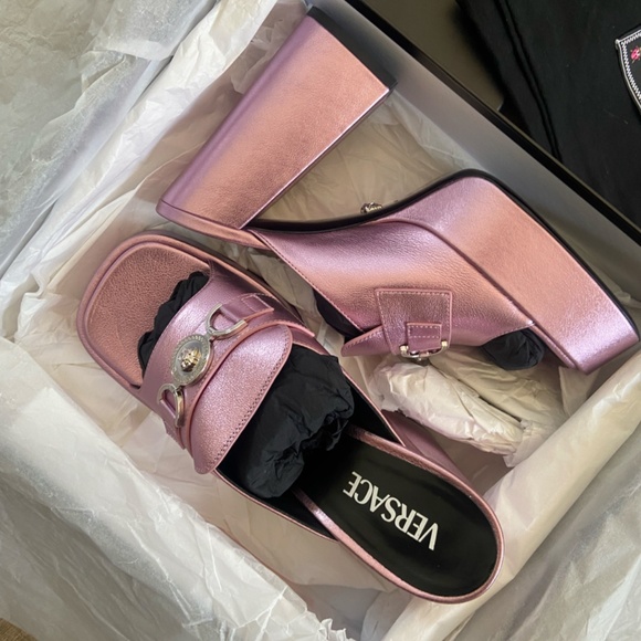 BNIB Versace Limited Edition Dua Lipa Metallic Pink Sandals, Full Set, EU 41 - Picture 5 of 5